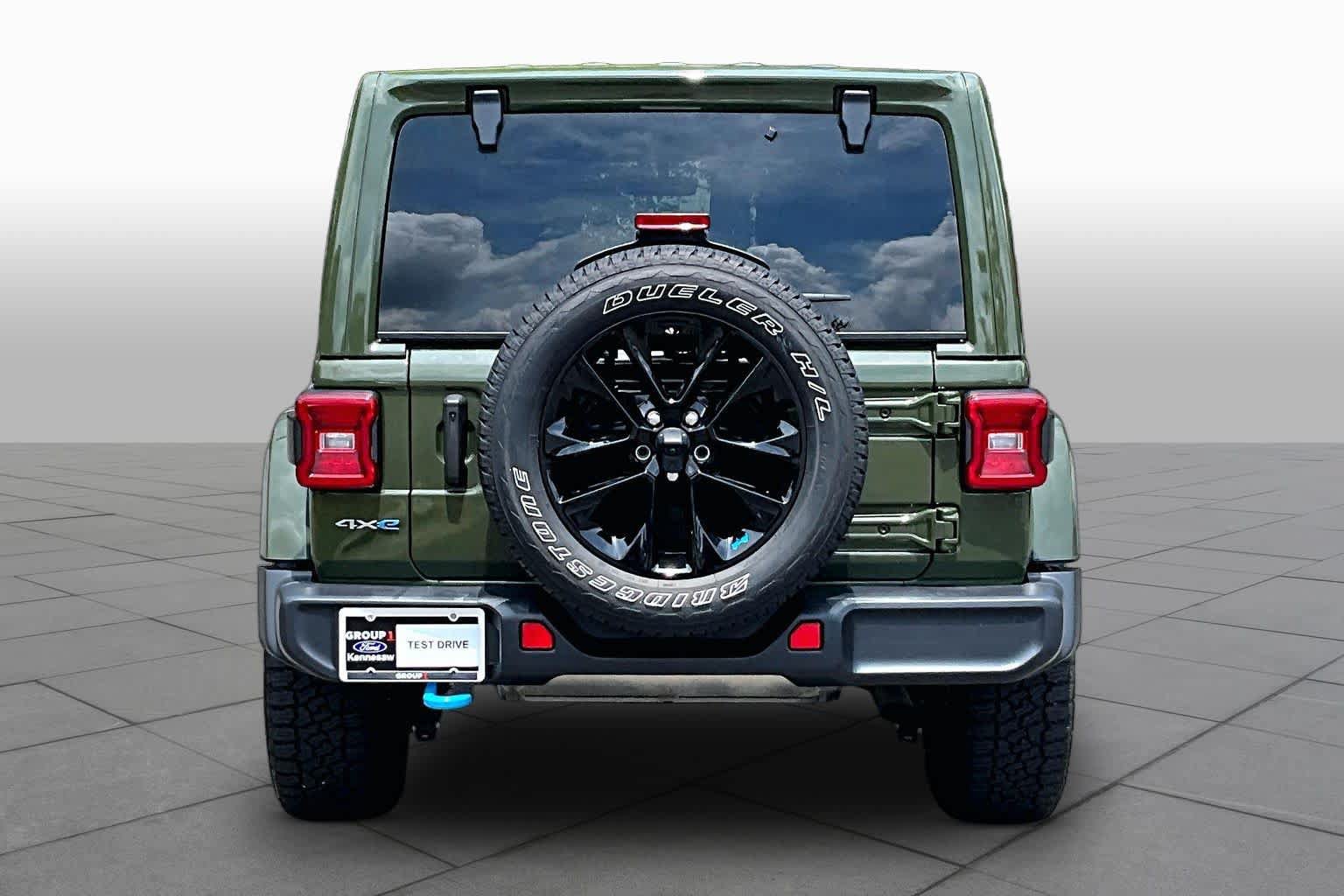 Used 2022 Jeep Wrangler Unlimited Sahara w/ Cold Weather Group AWD/4WD image 5