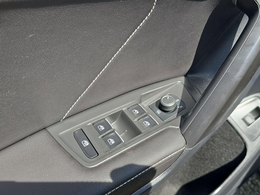 Used 2024 Volkswagen Tiguan SE R-Line image 18