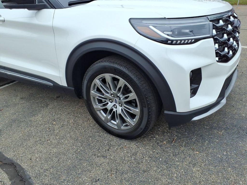 Certified 2025 Ford Explorer Platinum AWD/4WD image 5