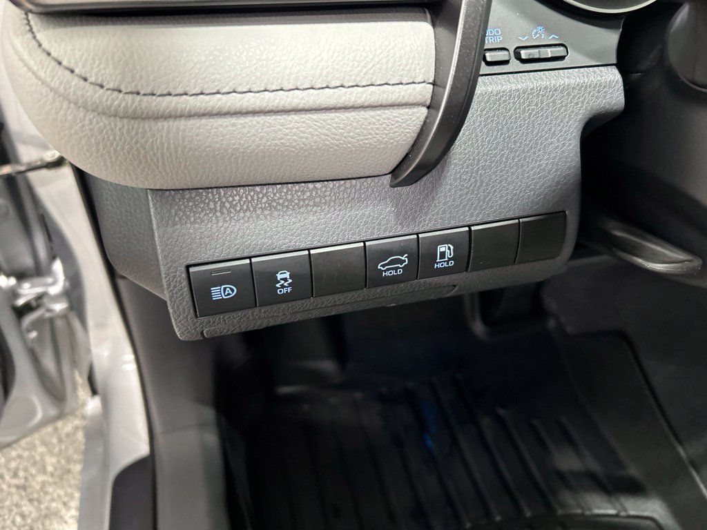 Used 2021 Toyota Camry XLE w/ Navigation Package FWD image 13
