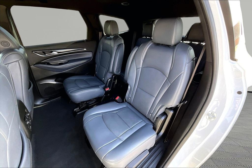 Used 2024 Buick Enclave Premium image 26