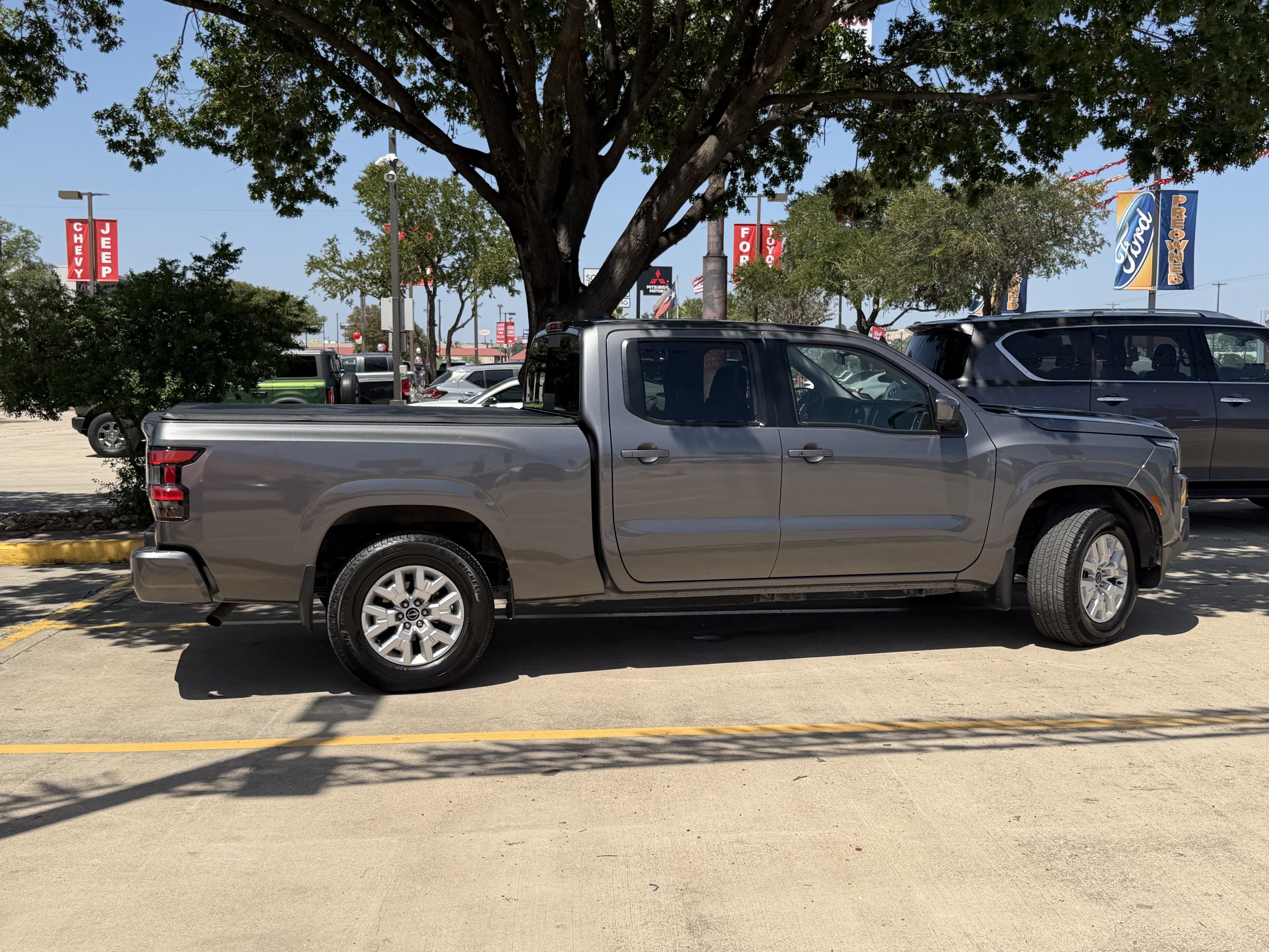 Used 2023 Nissan Frontier SV w/ Technology Package AWD/4WD image 3