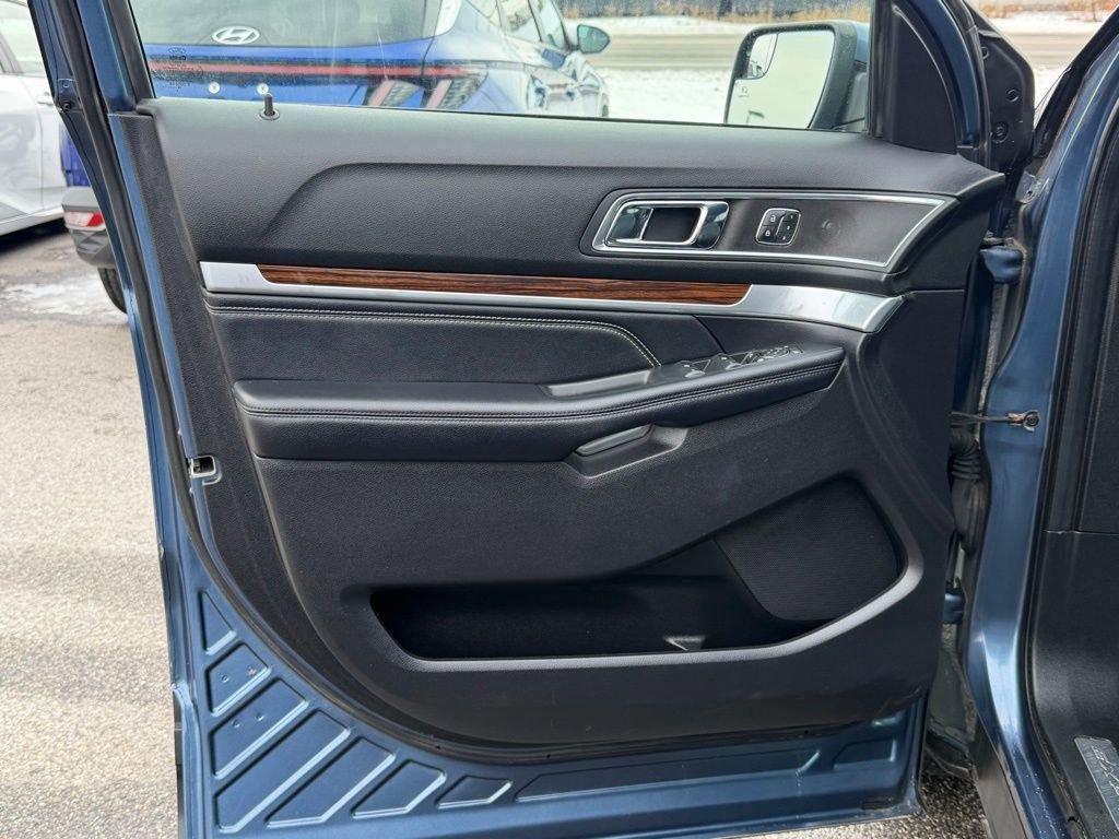 Certified 2018 Ford Explorer Limited image 13