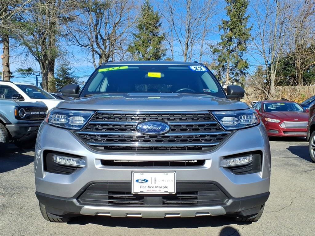 Certified 2023 Ford Explorer XLT w/ Equipment Group 202A AWD/4WD image 3