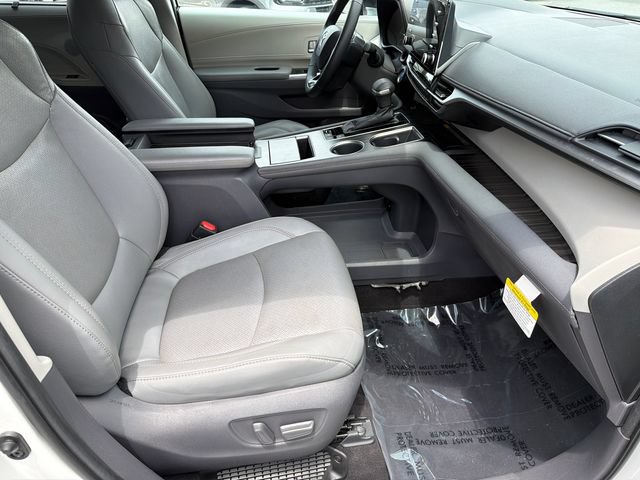 Used 2021 Toyota Sienna Limited FWD image 15