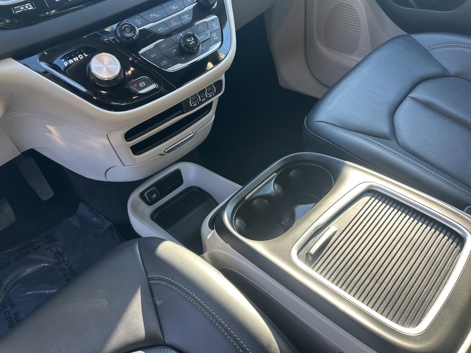 Used 2024 Chrysler Pacifica Touring-L image 21