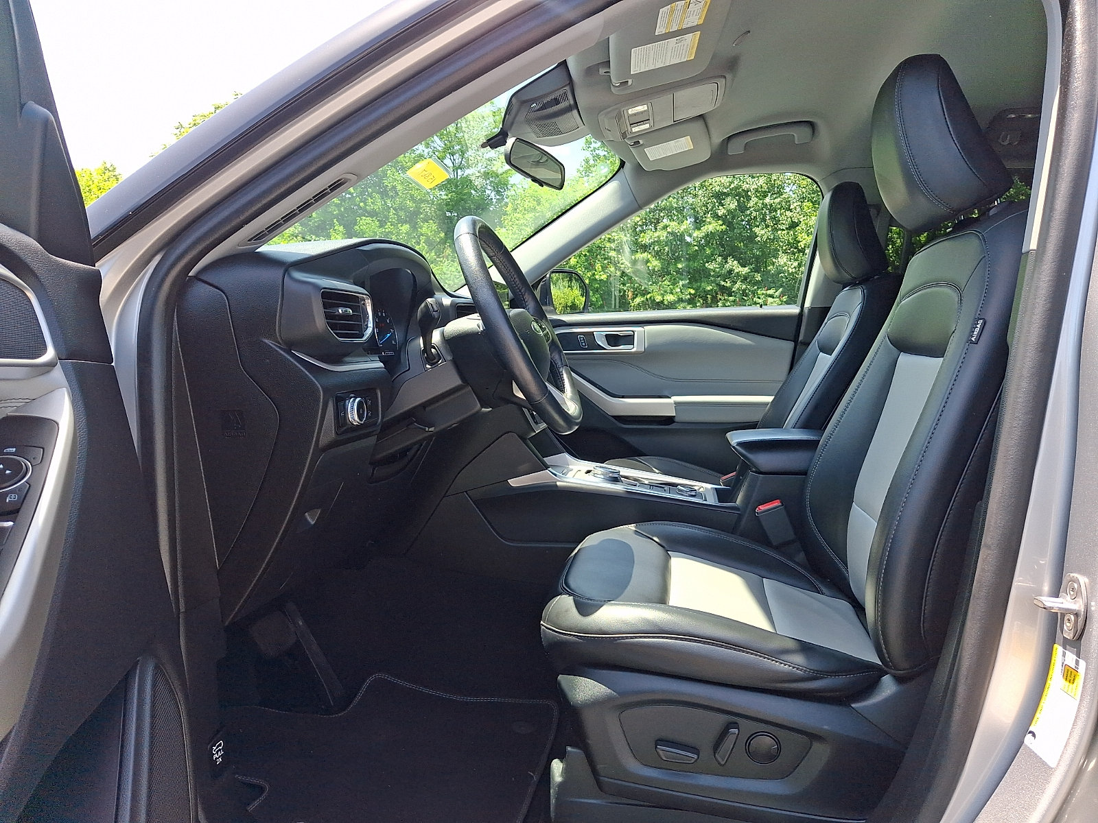 Certified 2023 Ford Explorer XLT w/ Equipment Group 202A AWD/4WD image 14