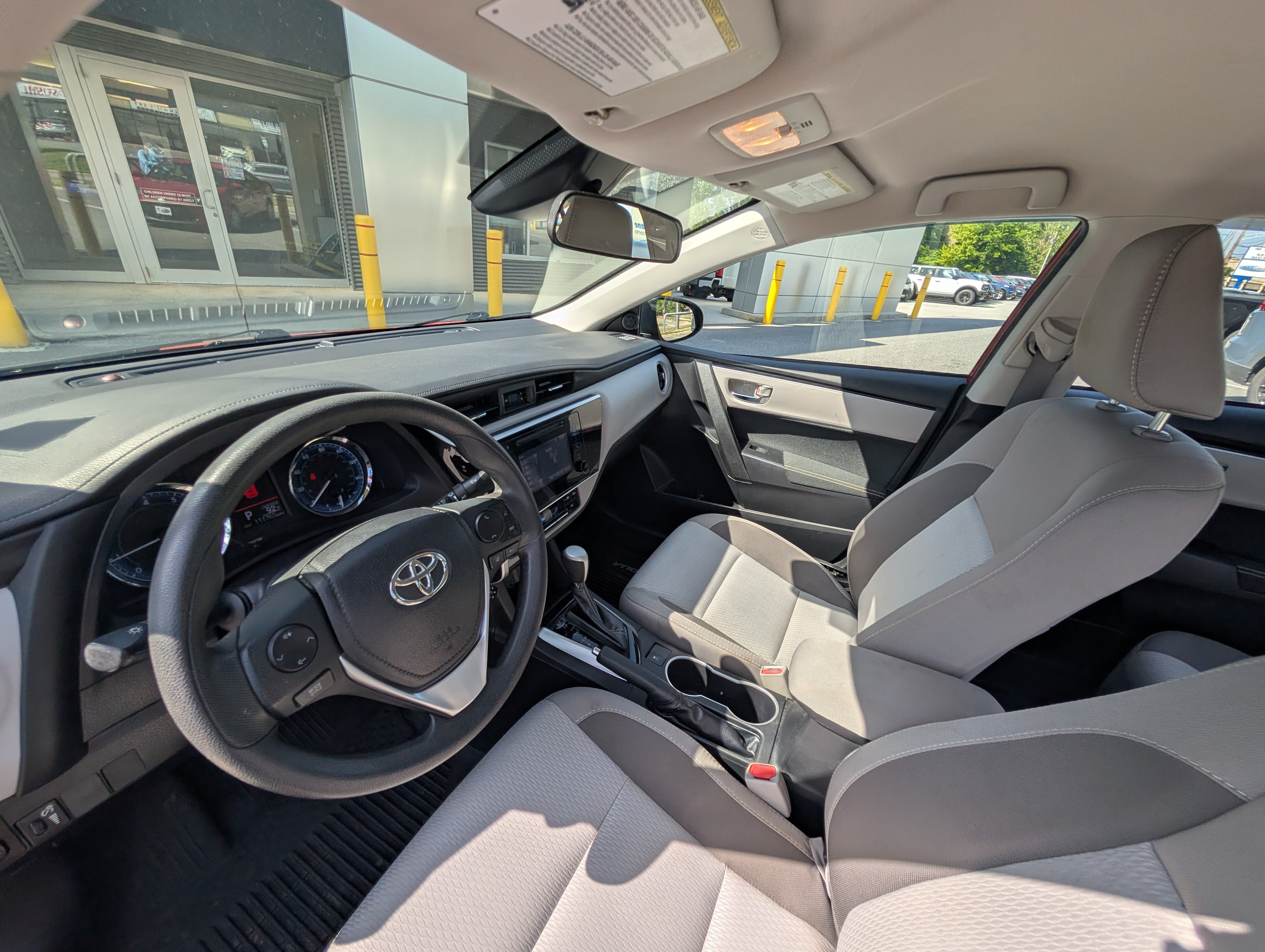 Used 2019 Toyota Corolla LE w/ Carpet Mat Package (TMS) FWD image 16