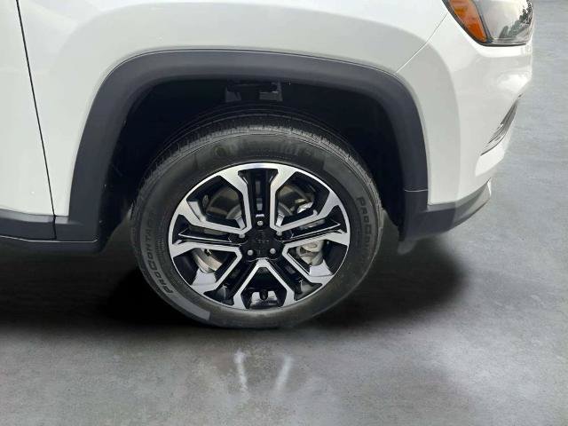 Used 2023 Jeep Compass Limited w/ Sun and Sound Group AWD/4WD image 30