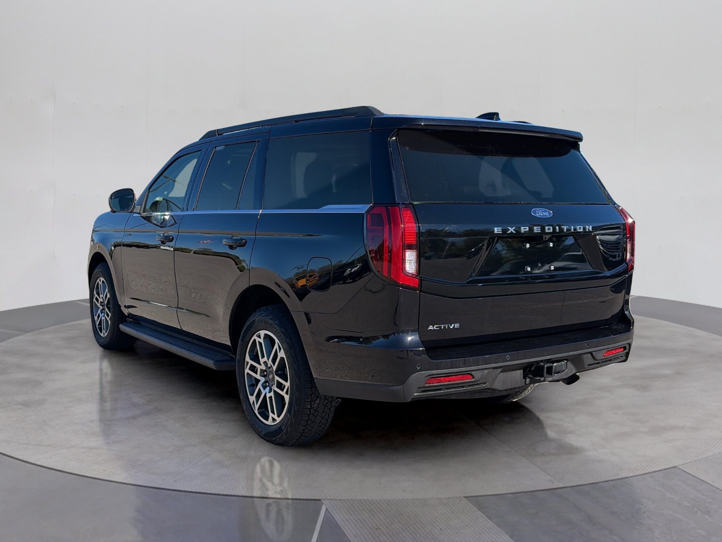 Certified 2025 Ford Expedition Active AWD/4WD image 3