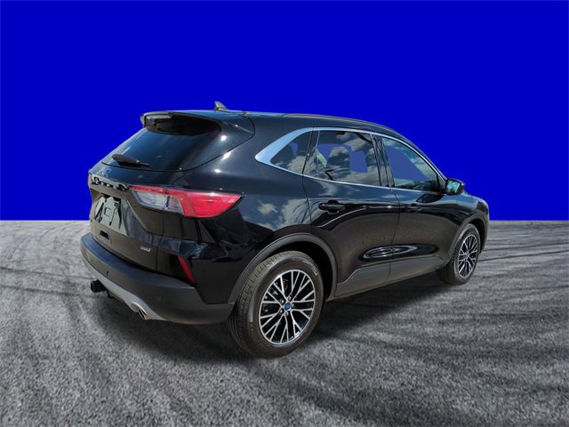 Certified 2022 Ford Escape Titanium w/ Class II Trailer Tow Package image 5