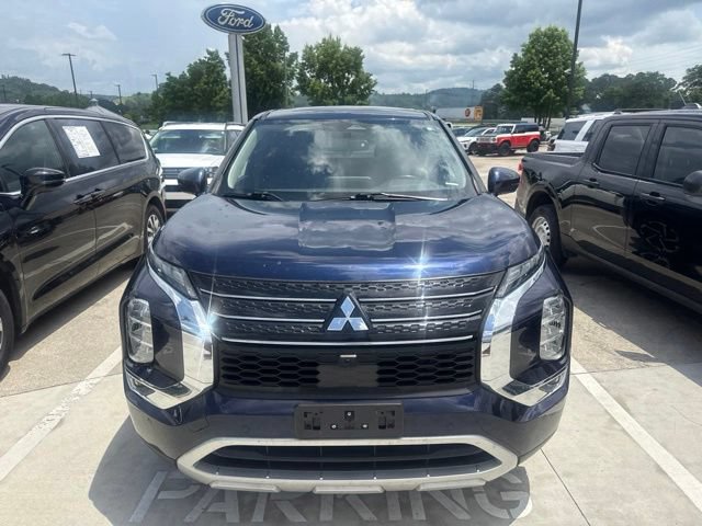 Used 2023 Mitsubishi Outlander SE FWD image 2