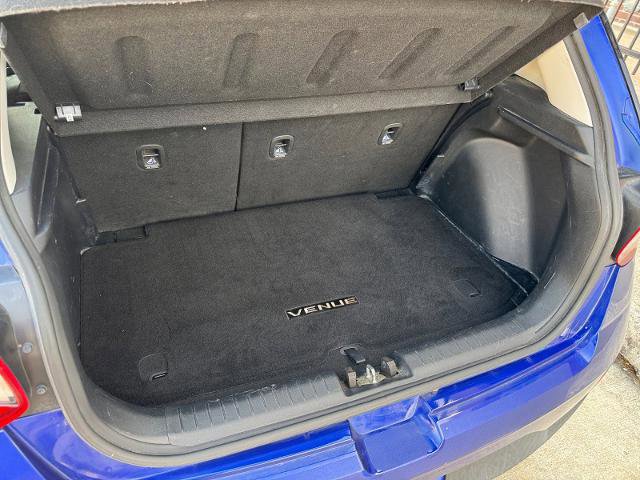 Used 2022 Hyundai Venue SEL image 16
