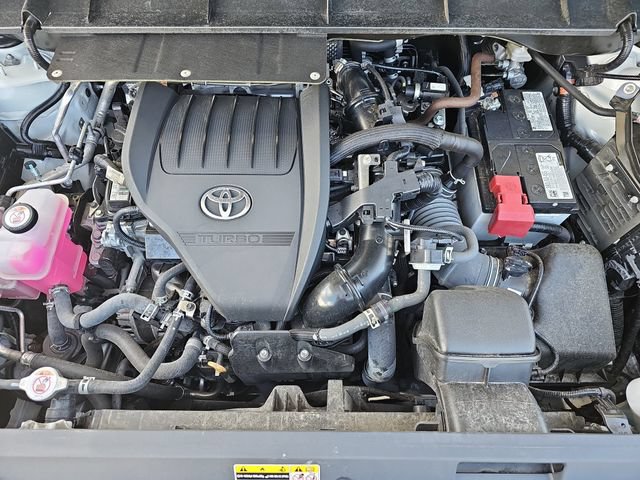 Used 2024 Toyota Highlander LE FWD image 34