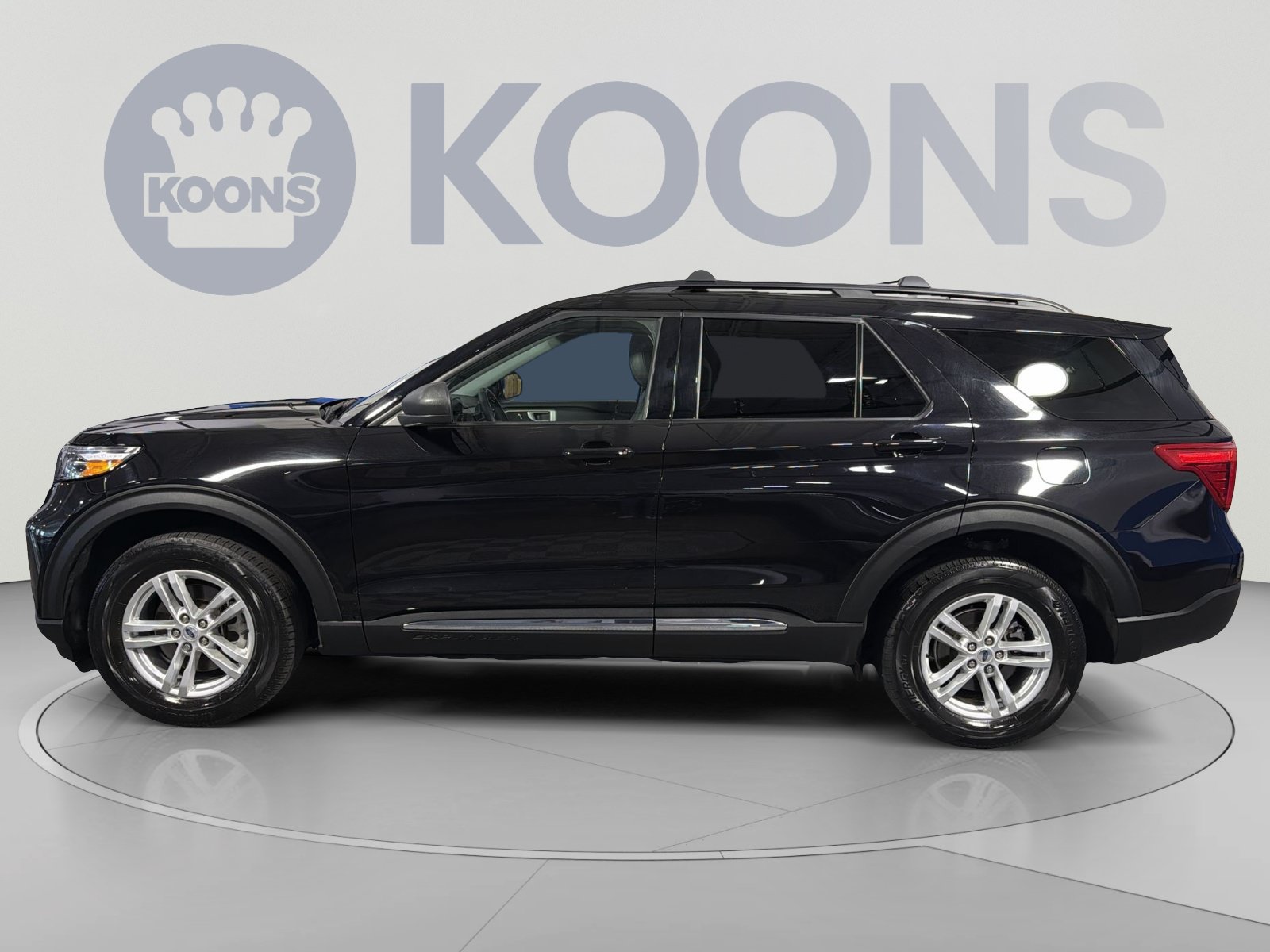 Certified 2023 Ford Explorer XLT w/ Equipment Group 202A AWD/4WD image 2