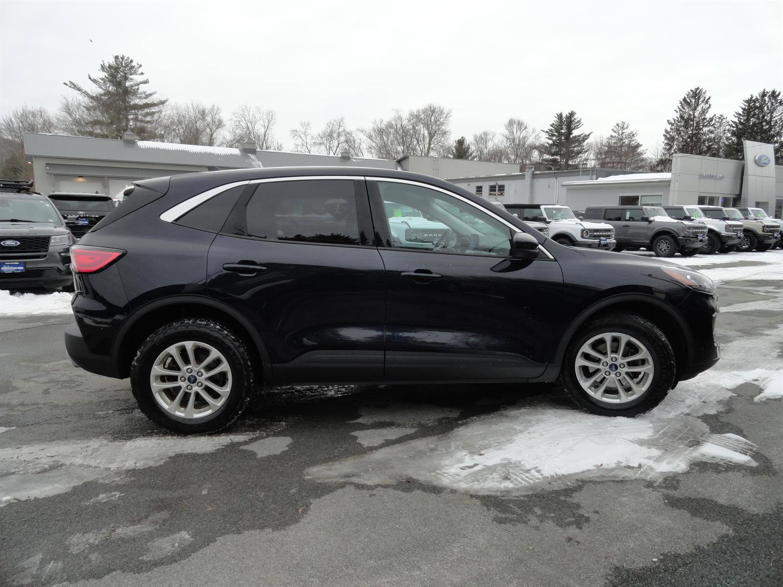 Certified 2021 Ford Escape SE image 4