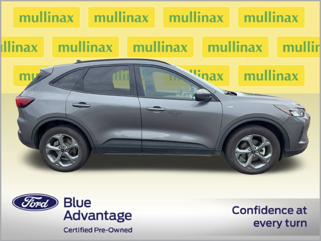 Certified 2025 Ford Escape ST-Line Select AWD/4WD image 2
