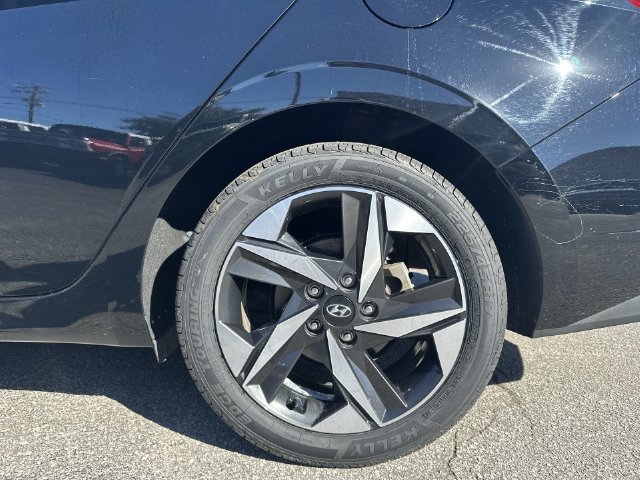 Used 2023 Hyundai Elantra SEL w/ Convenience Package FWD image 10