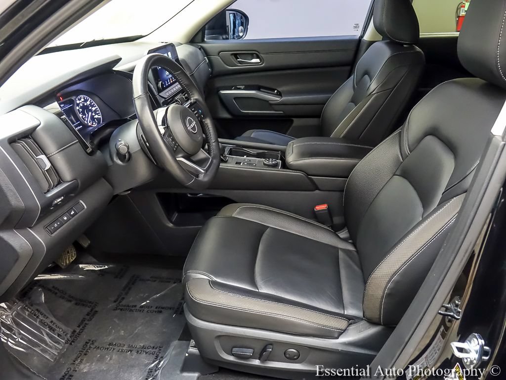 Used 2025 Nissan Pathfinder SL AWD/4WD image 9