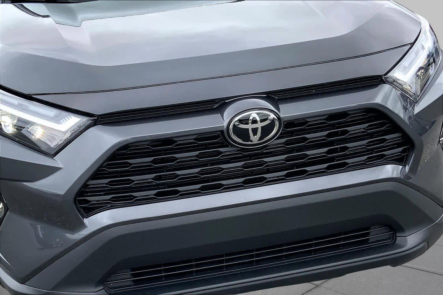 Used 2025 Toyota RAV4 XLE w/ Convenience Package FWD image 30