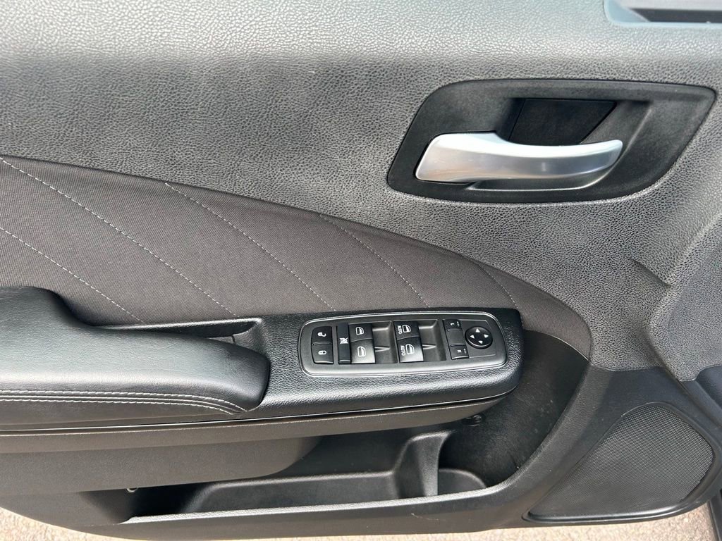 Used 2019 Dodge Charger SXT w/ Blacktop Package image 14