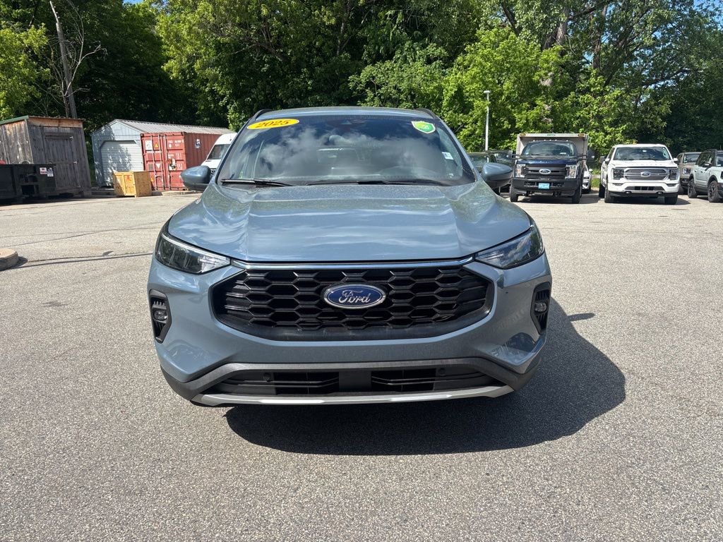 Certified 2025 Ford Escape ST-Line Select AWD/4WD image 2