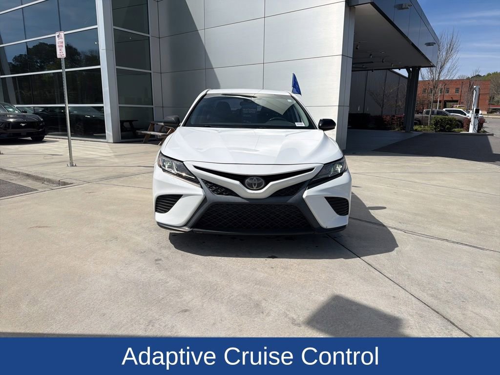 Used 2018 Toyota Camry SE image 3