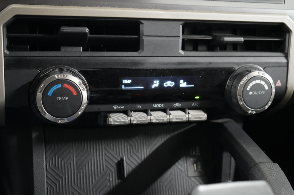 Used 2025 Toyota Tacoma SR5 AWD/4WD image 29