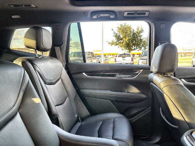 Used 2021 Cadillac XT6 Premium Luxury w/ LPO, ONYX Package FWD image 16