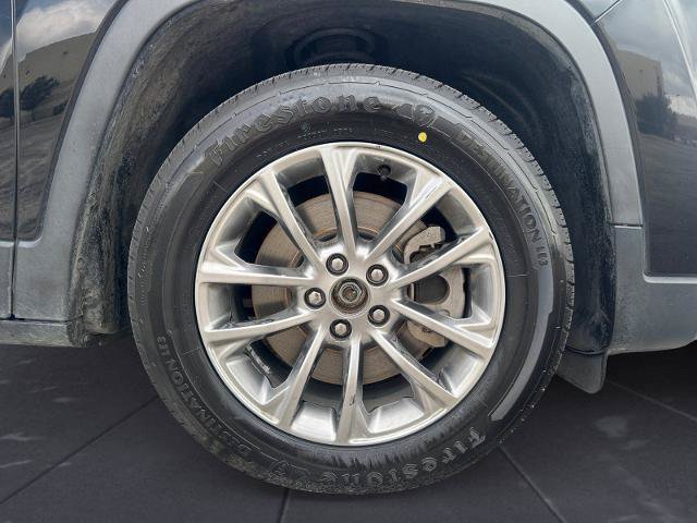 Used 2019 Jeep Cherokee Latitude Plus w/ Cold Weather Group FWD image 14