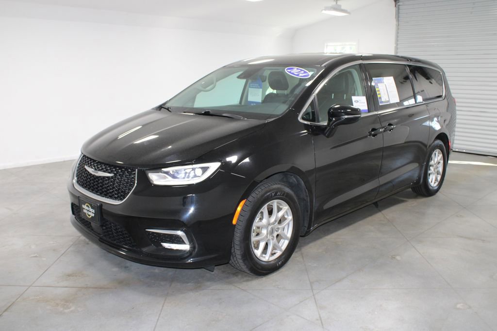 Used 2024 Chrysler Pacifica Touring-L