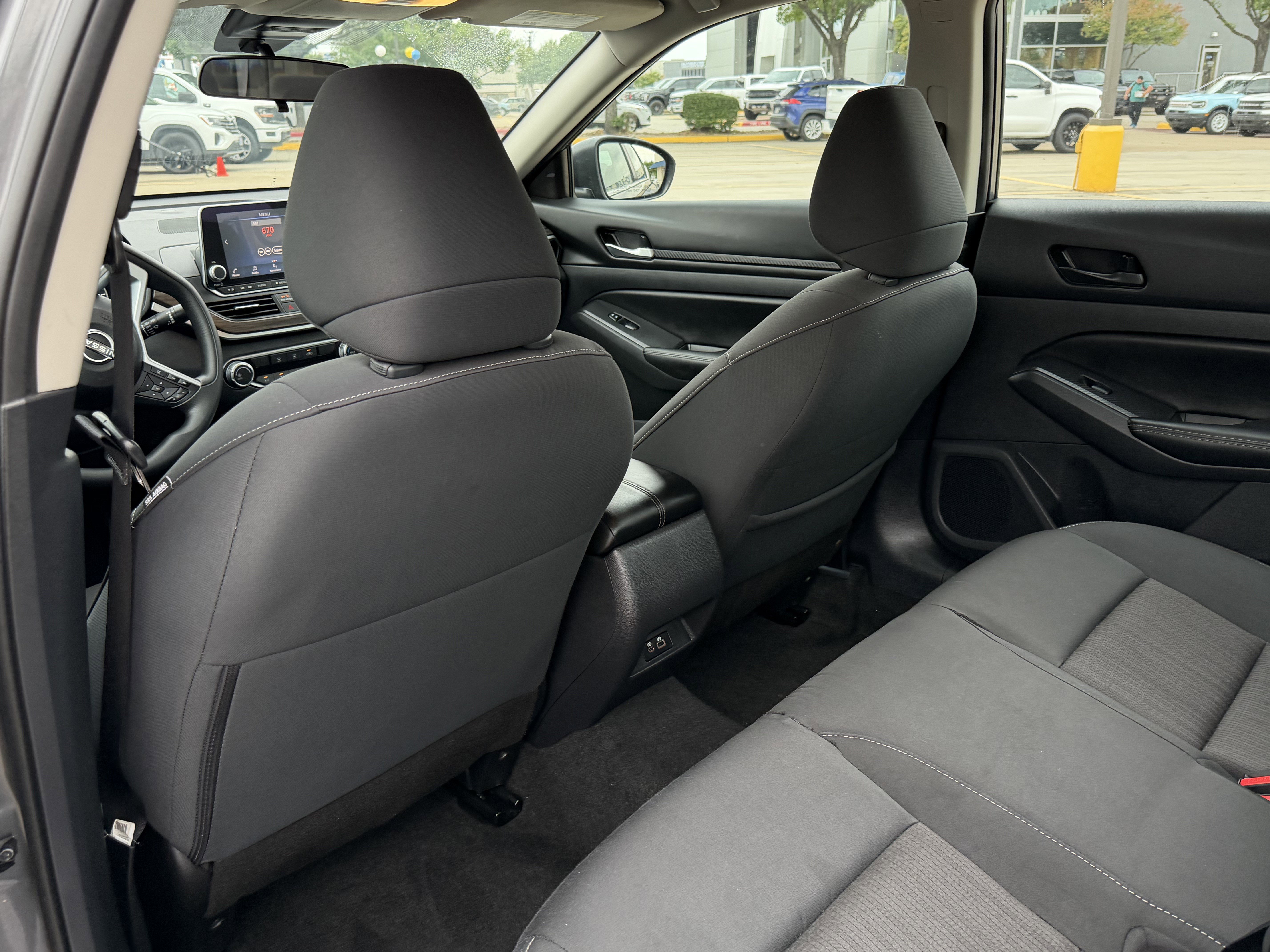 Used 2025 Nissan Altima 2.5 SV FWD image 13