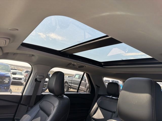 Certified 2021 Ford Explorer XLT w/ Equipment Group 202A image 11