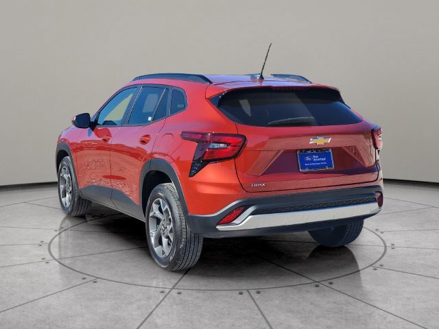 Used 2024 Chevrolet Trax LT w/ Driver Confidence Package FWD image 9