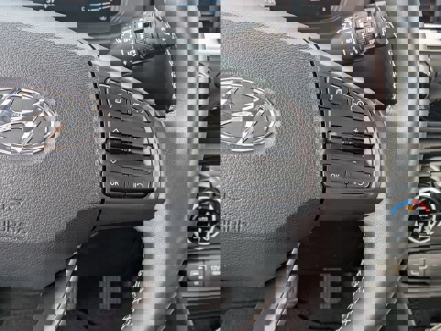 Used 2025 Hyundai Venue Limited image 18