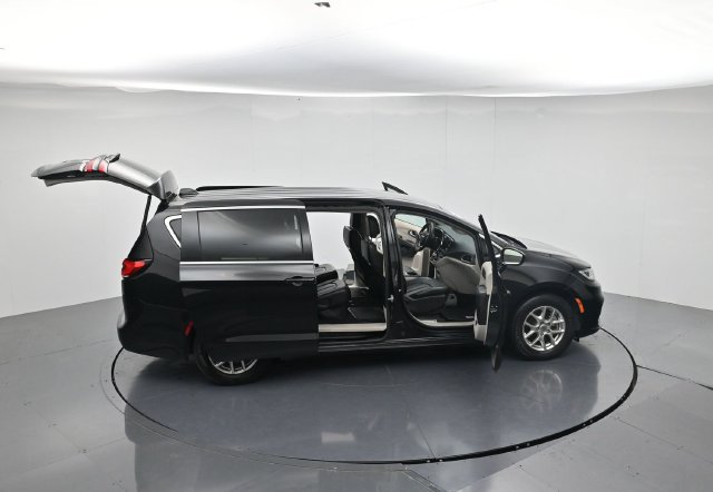 Used 2023 Chrysler Pacifica Touring-L FWD image 53