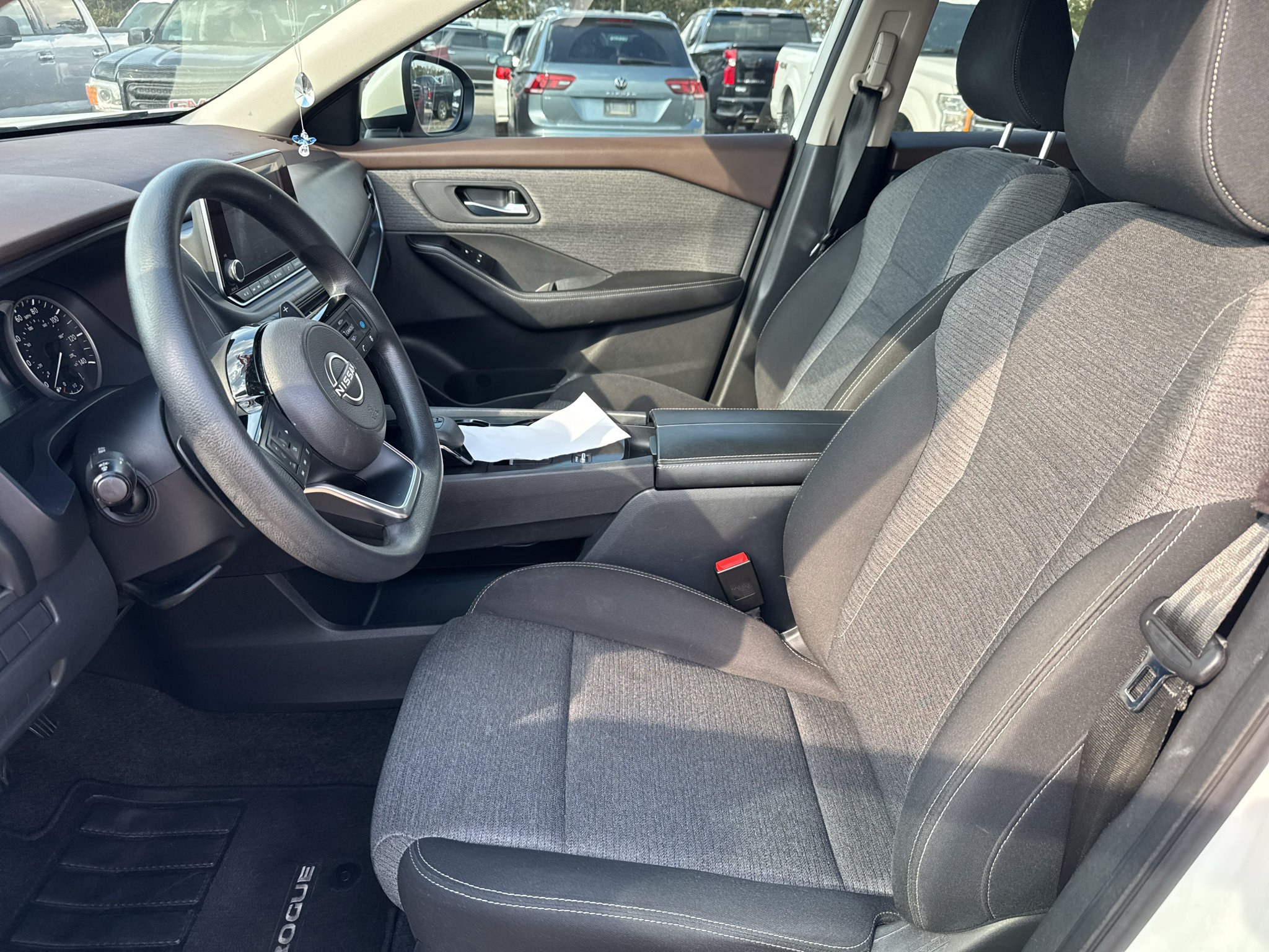 Used 2023 Nissan Rogue SV FWD image 10