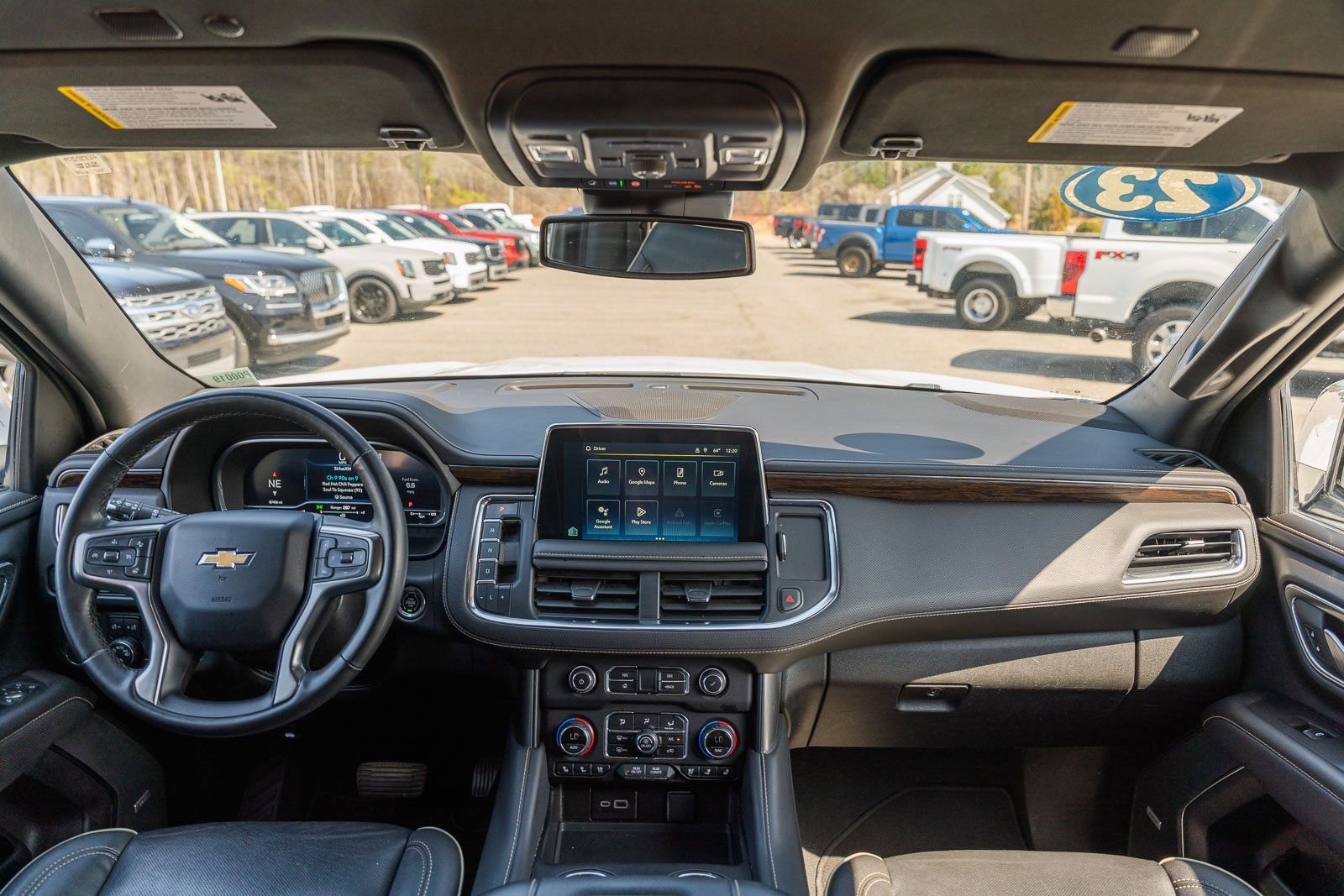 Used 2023 Chevrolet Suburban Premier image 25