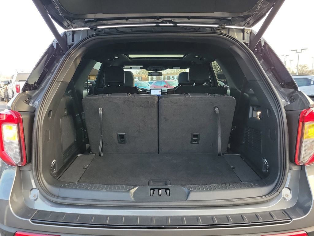 Certified 2023 Ford Explorer ST-Line w/ Class IV Trailer Tow Package image 10