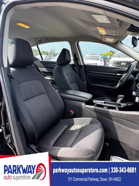 Used 2024 Nissan Altima 2.5 SV AWD/4WD image 17