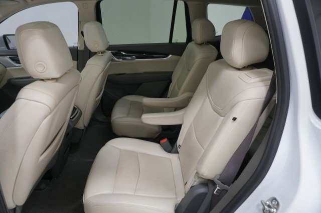 Used 2025 Cadillac XT6 Premium Luxury w/ Technology Package FWD image 27