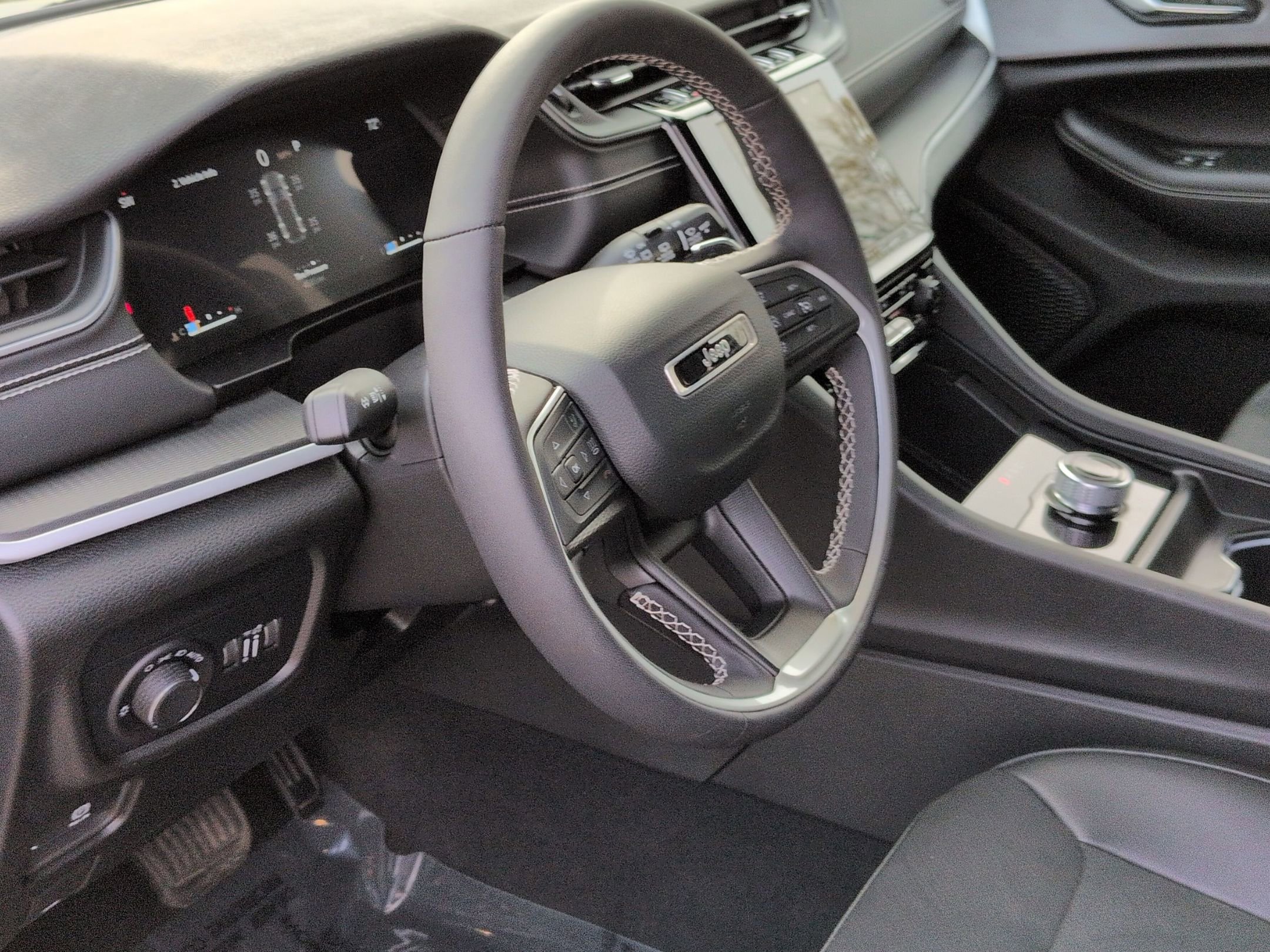 Used 2024 Jeep Grand Cherokee Altitude image 15