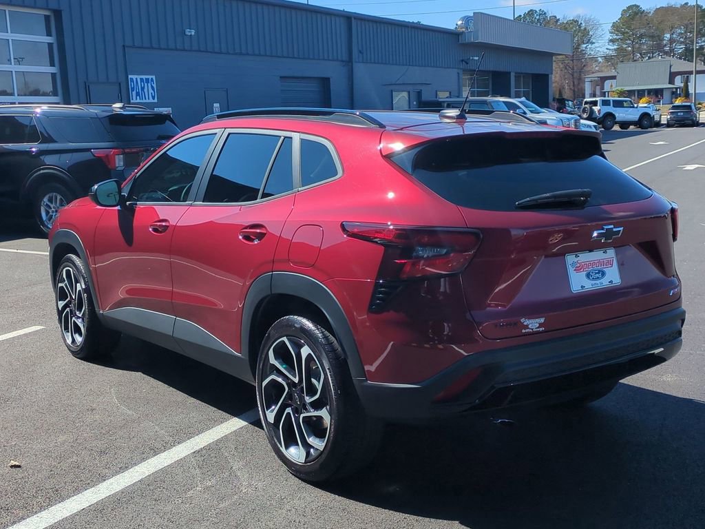 Used 2025 Chevrolet Trax RS w/ Driver Confidence Package image 4