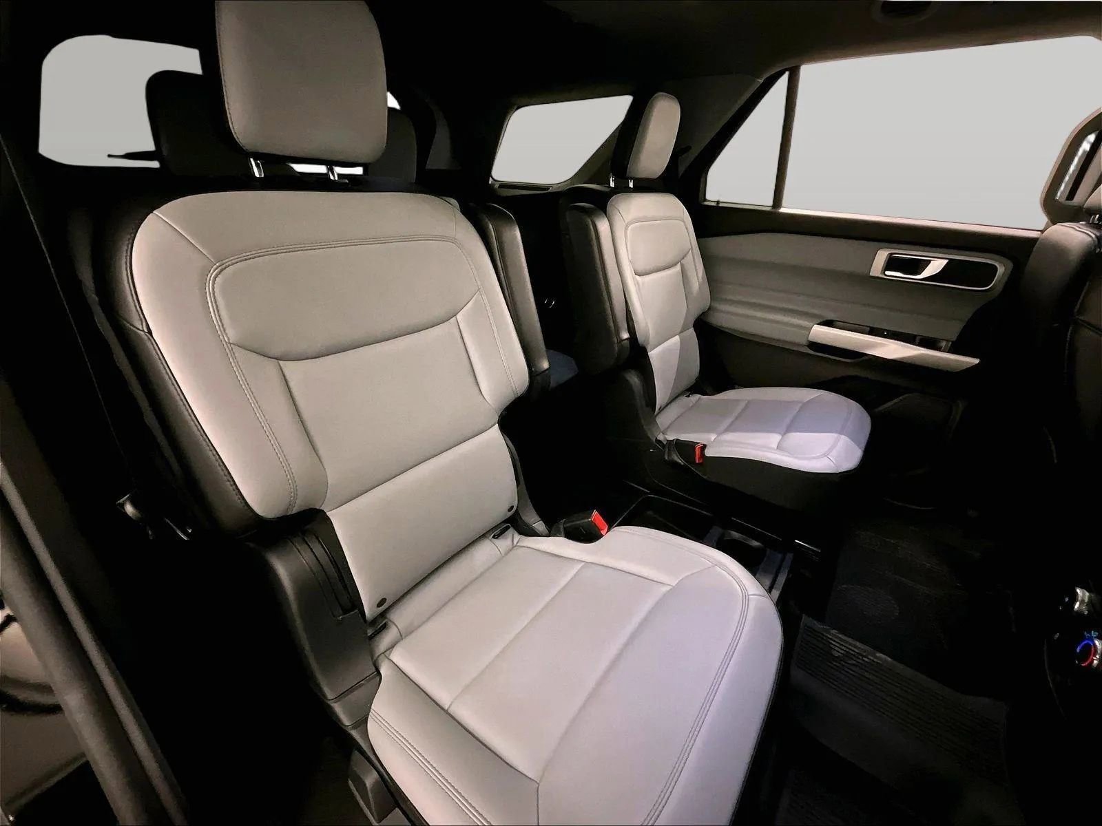 Certified 2021 Ford Explorer XLT w/ Equipment Group 202A image 26