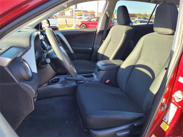 Used 2018 Toyota RAV4 LE image 10