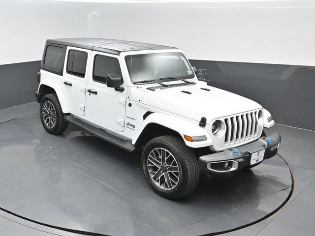 Used 2023 Jeep Wrangler Unlimited Sahara w/ Cold Weather Group AWD/4WD image 17