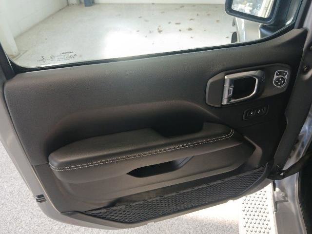 Used 2019 Jeep Wrangler Unlimited Sahara image 12