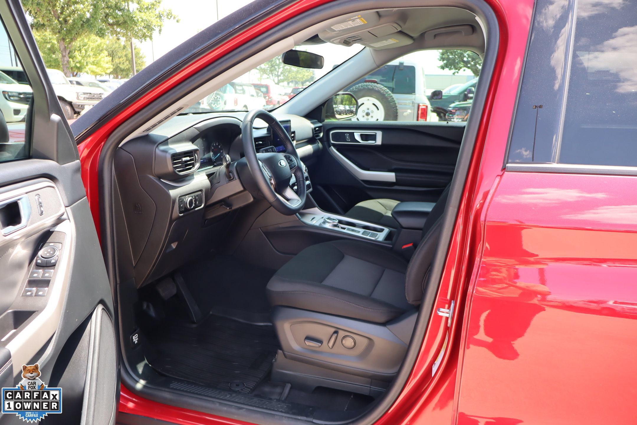 Certified 2024 Ford Explorer XLT RWD image 23
