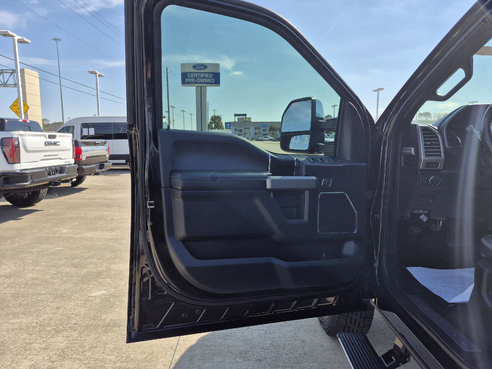 Certified 2018 Ford F350 Platinum w/ Platinum Ultimate Package image 13