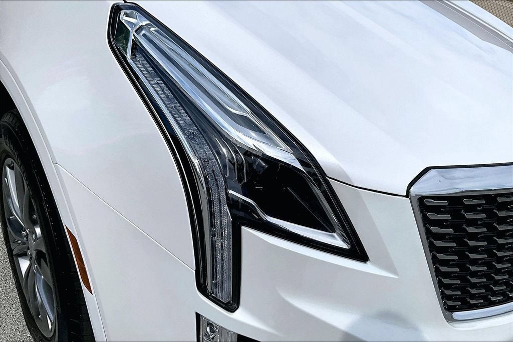 Used 2023 Cadillac XT5 Premium Luxury w/ LPO, Floor Liner Package AWD/4WD image 28